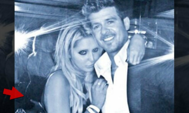 robin-thicke-butt-grab-