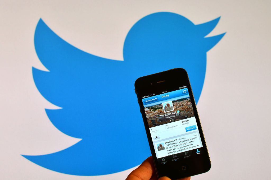 ITALY-VATICAN-POPE-AUDIENCE-INTERNET-TWITTER